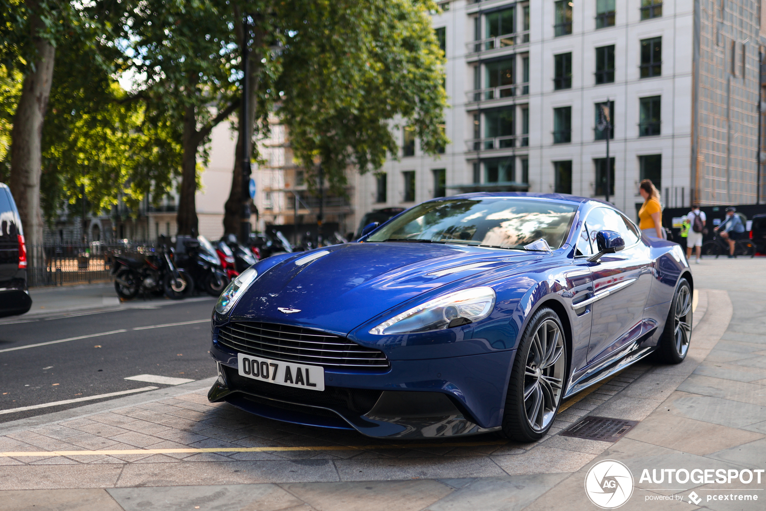 Aston Martin Vanquish 2013