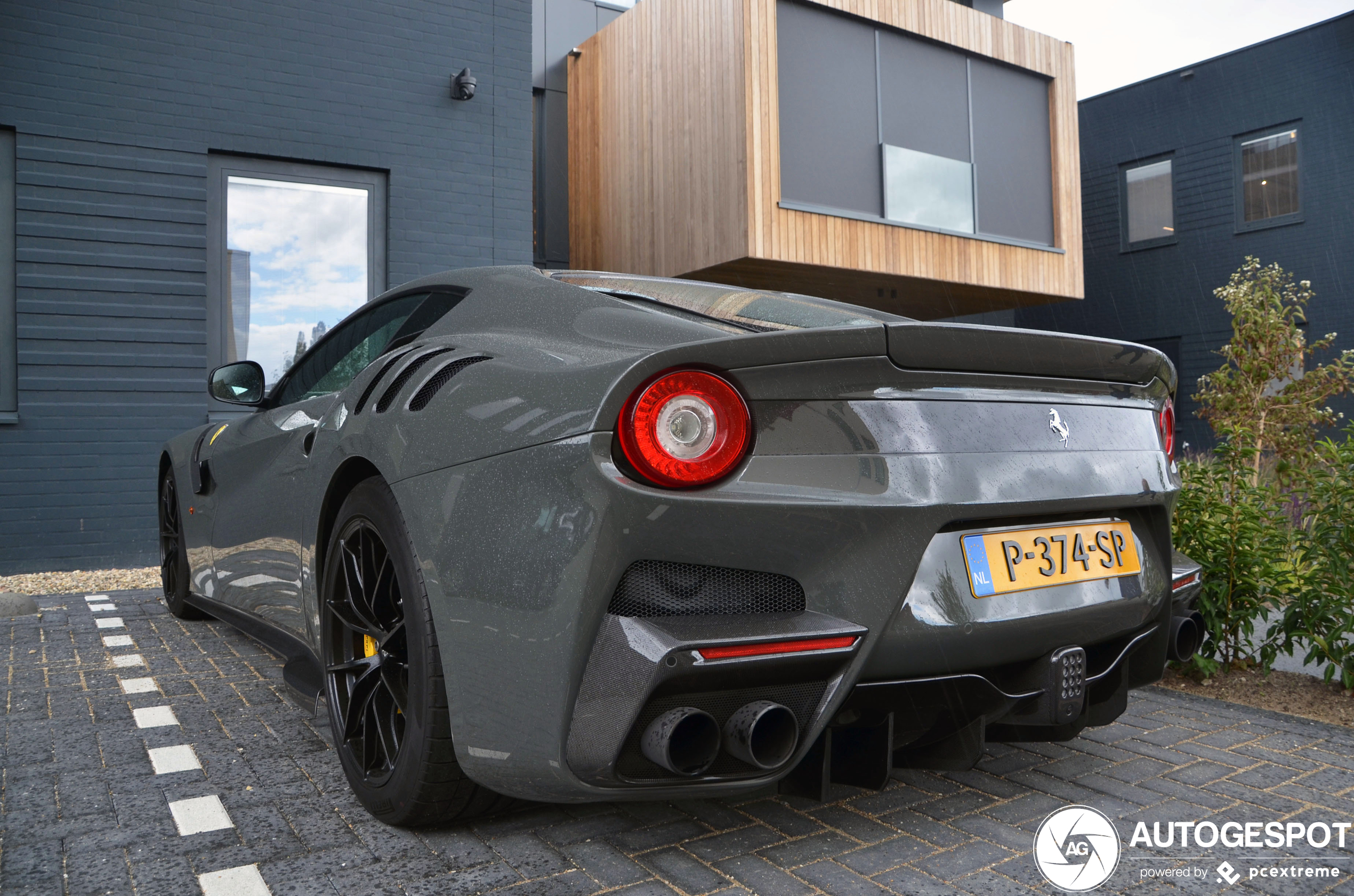 Nederland weer een Ferrari F12tdf rijker, blijven zeldzaam