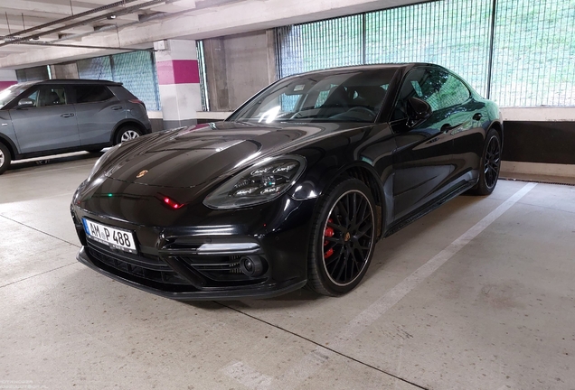 Porsche 971 Panamera Turbo