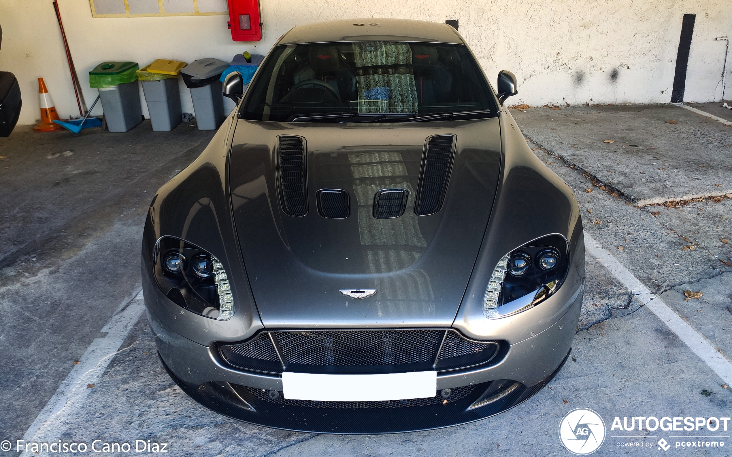 Aston Martin V12 Vantage S