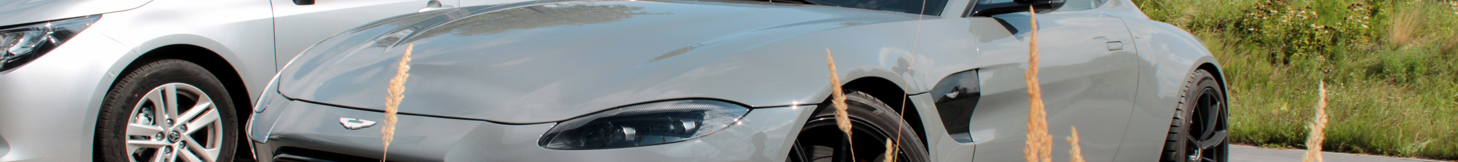 Aston Martin V8 Vantage 2021 007 Edition