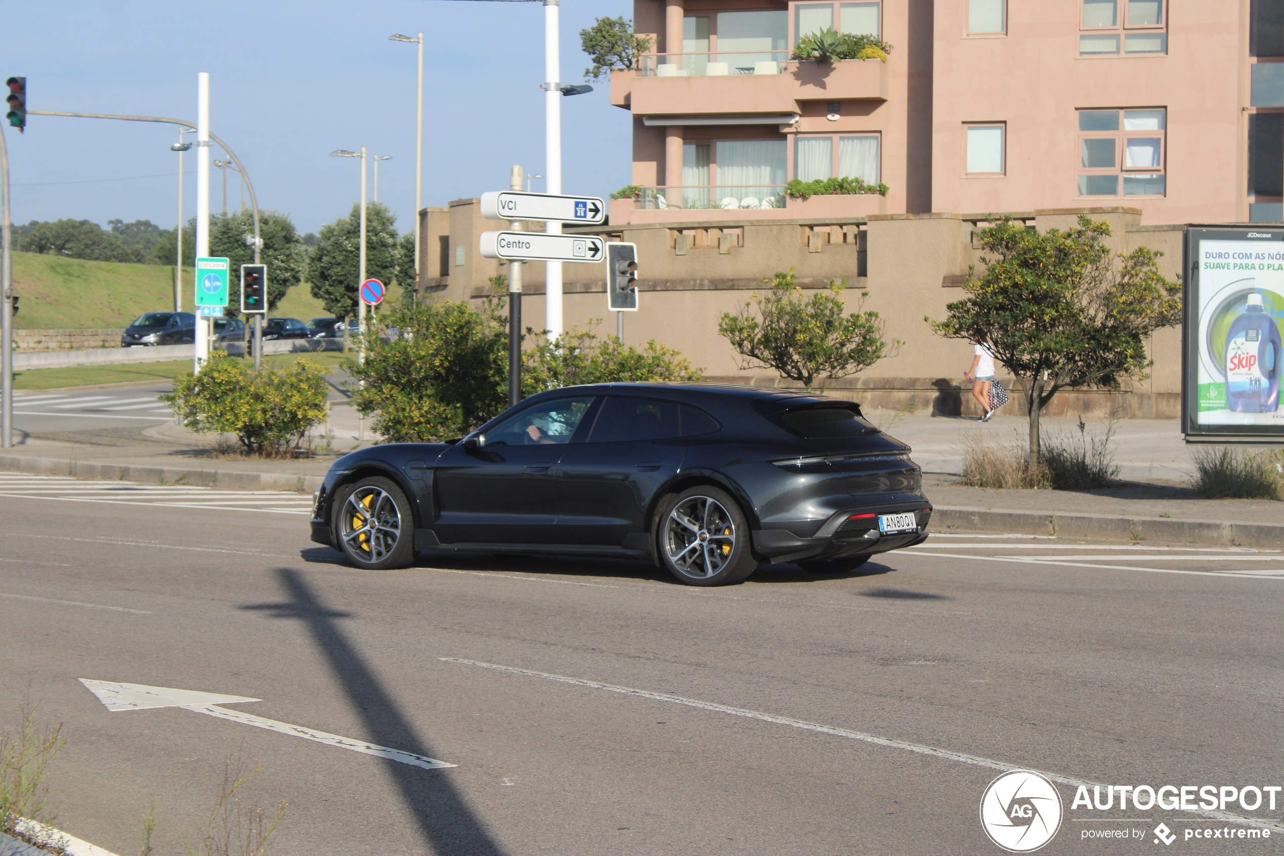 Porsche Taycan Turbo S Cross Turismo