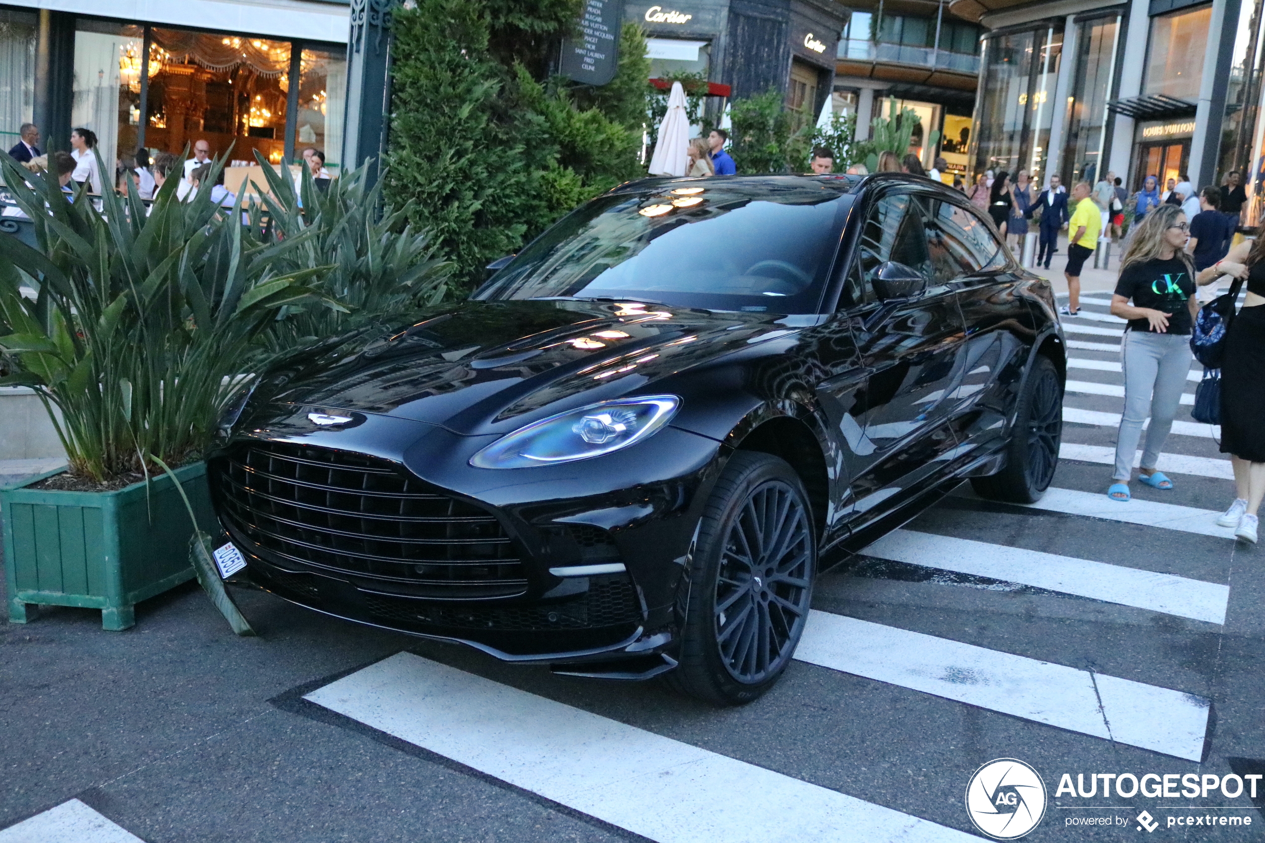 Aston Martin DBX707