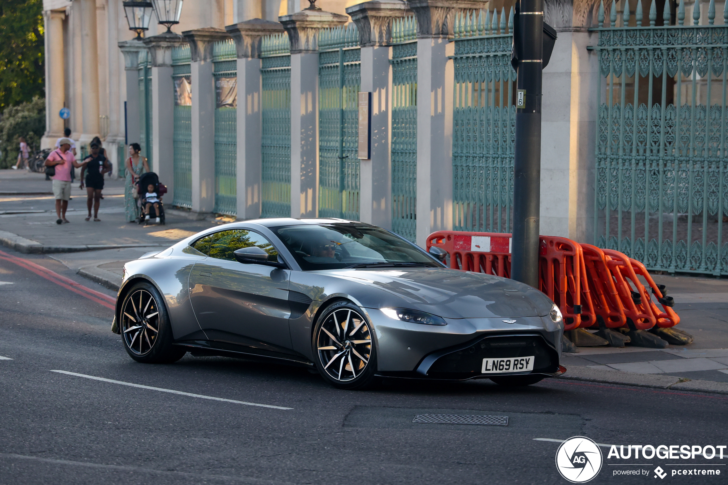 Aston Martin V8 Vantage 2018