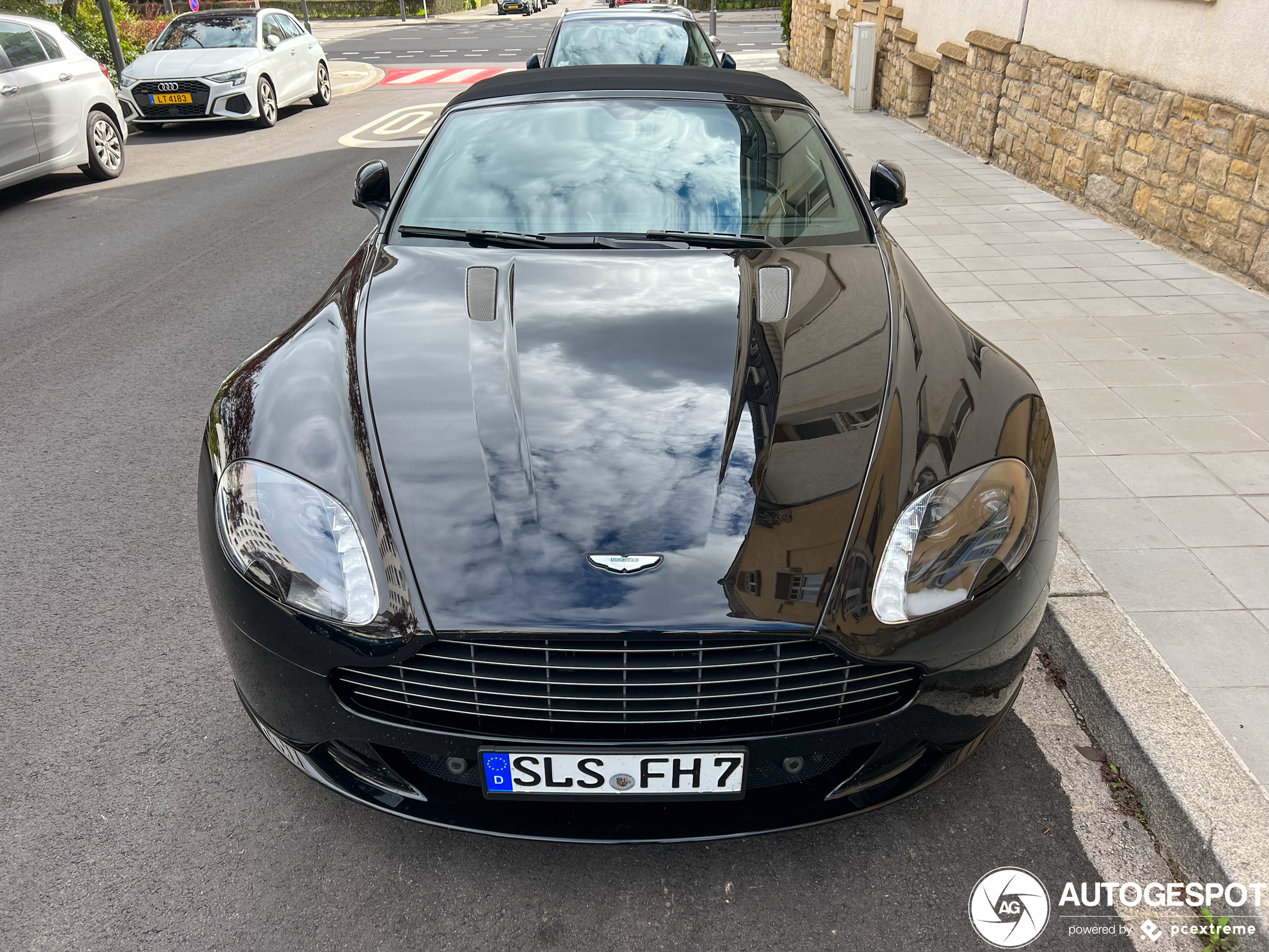 Aston Martin V8 Vantage Roadster 2012