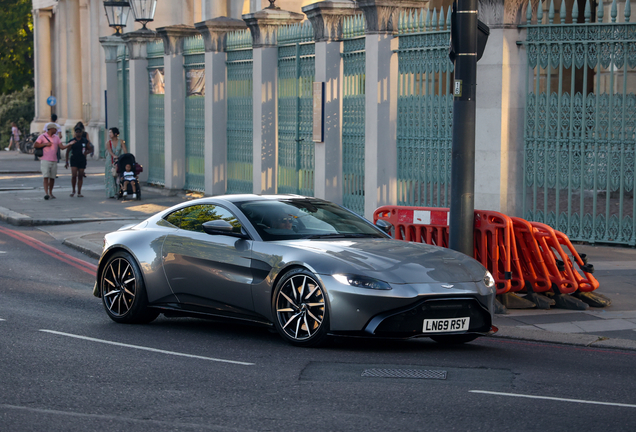 Aston Martin V8 Vantage 2018