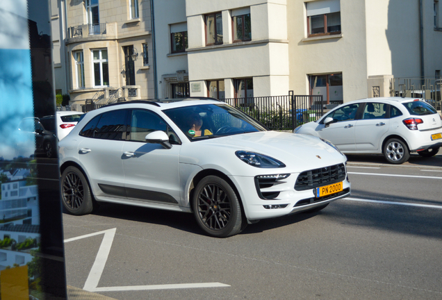 Porsche 95B Macan GTS