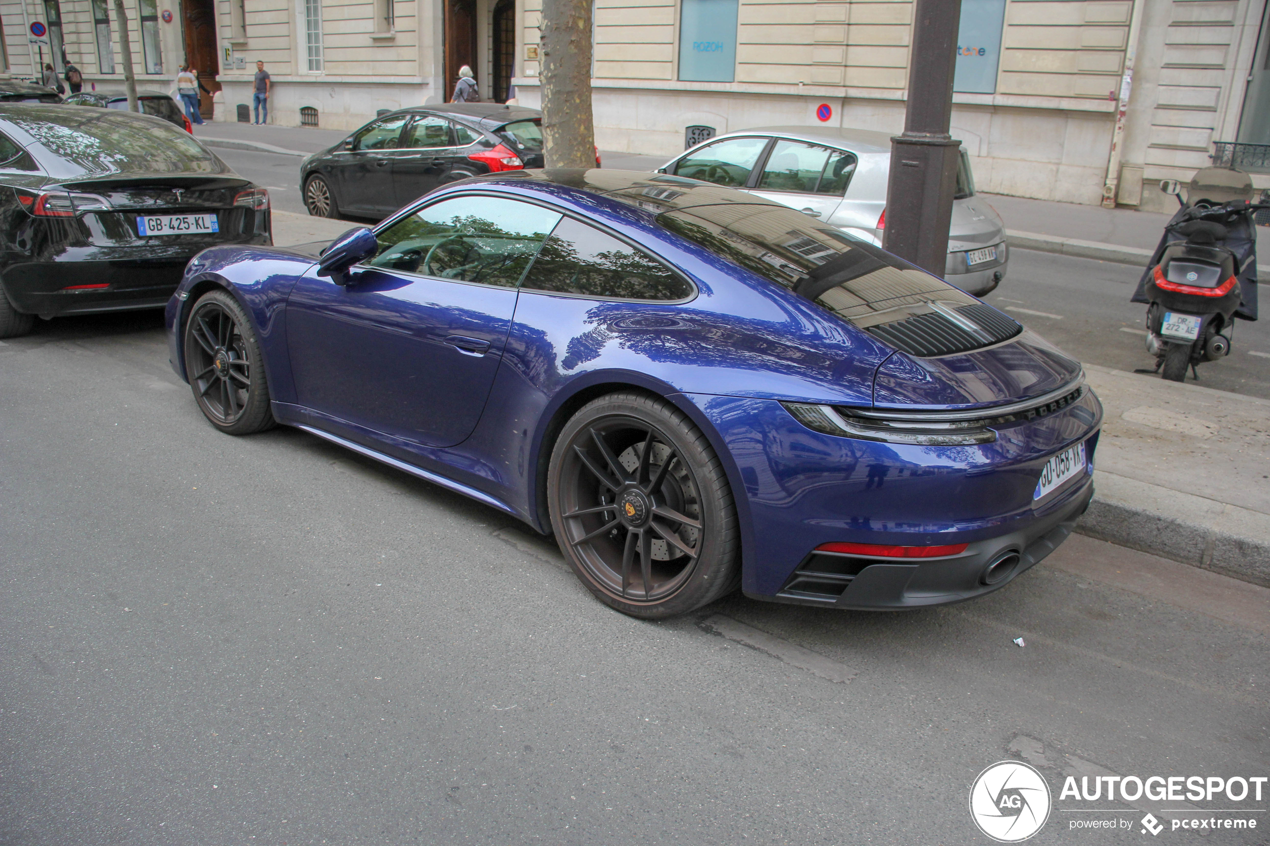 Porsche 992 Carrera 4 GTS