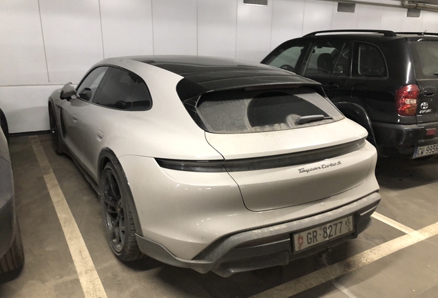 Porsche Taycan Turbo S Cross Turismo