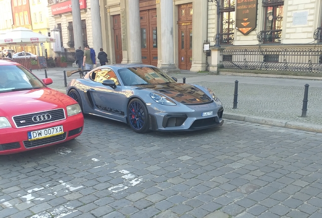 Porsche 718 Cayman GT4 RS Weissach Package