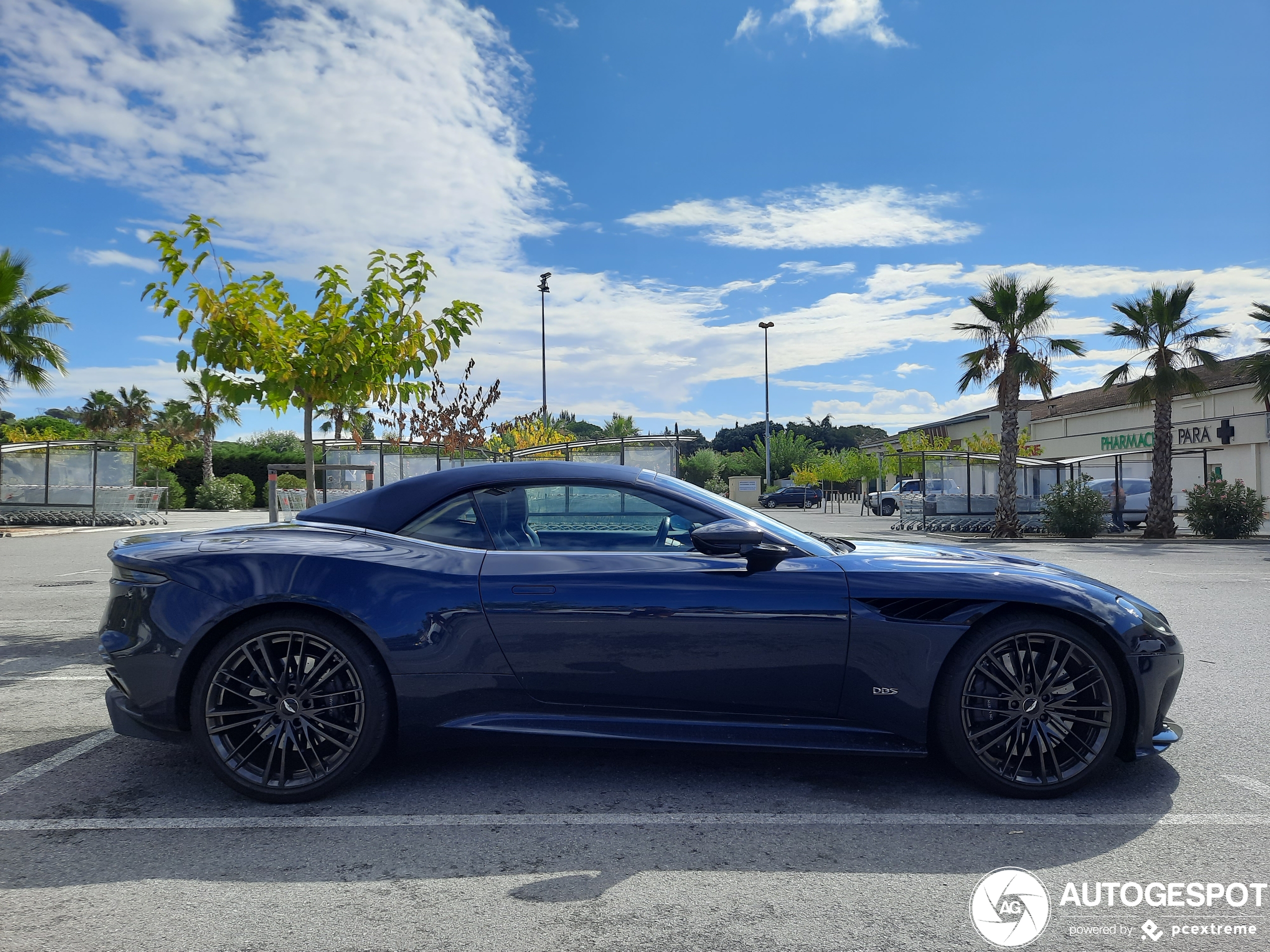 Aston Martin DBS Superleggera Volante