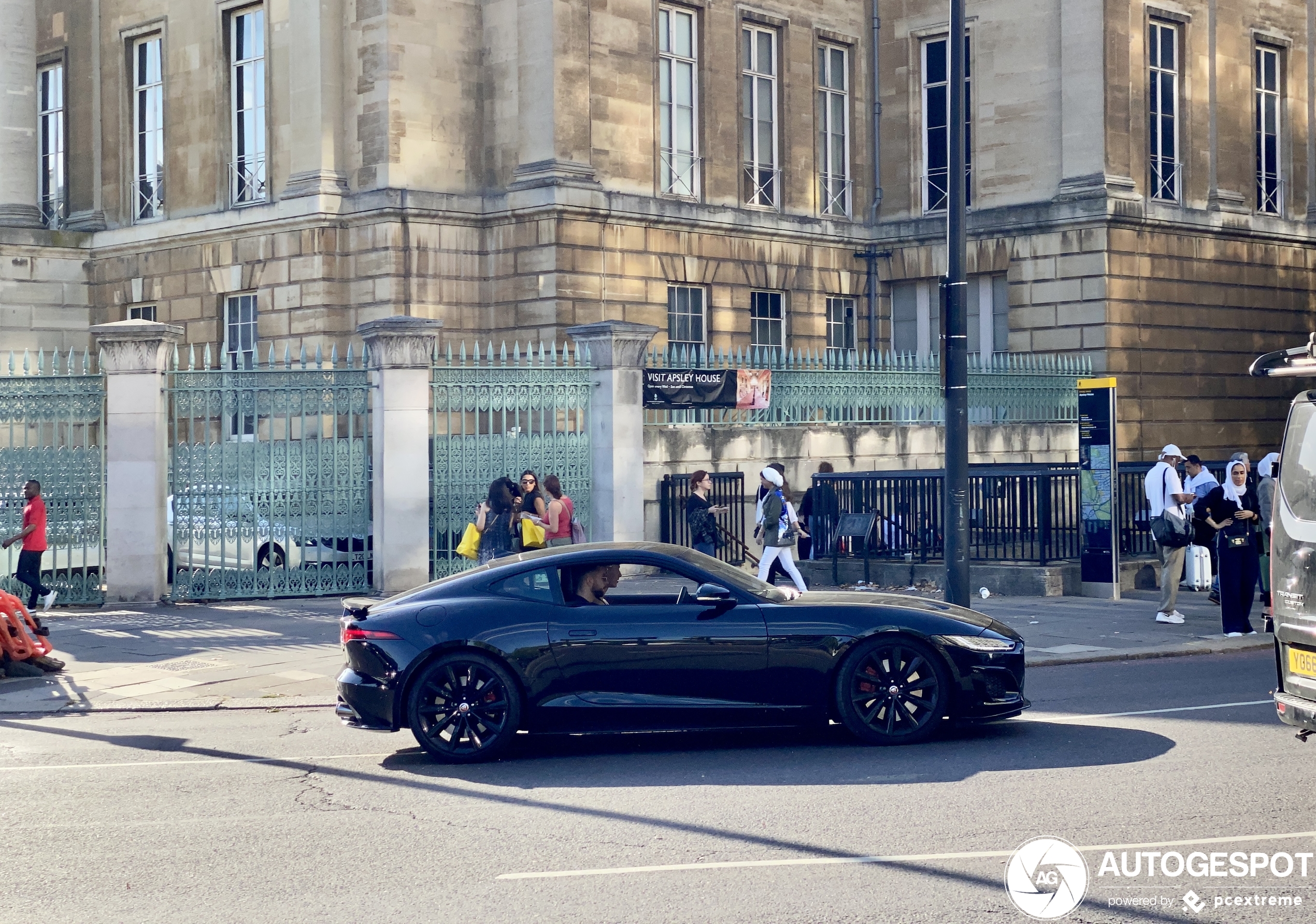 Jaguar F-TYPE R Coupé 2020