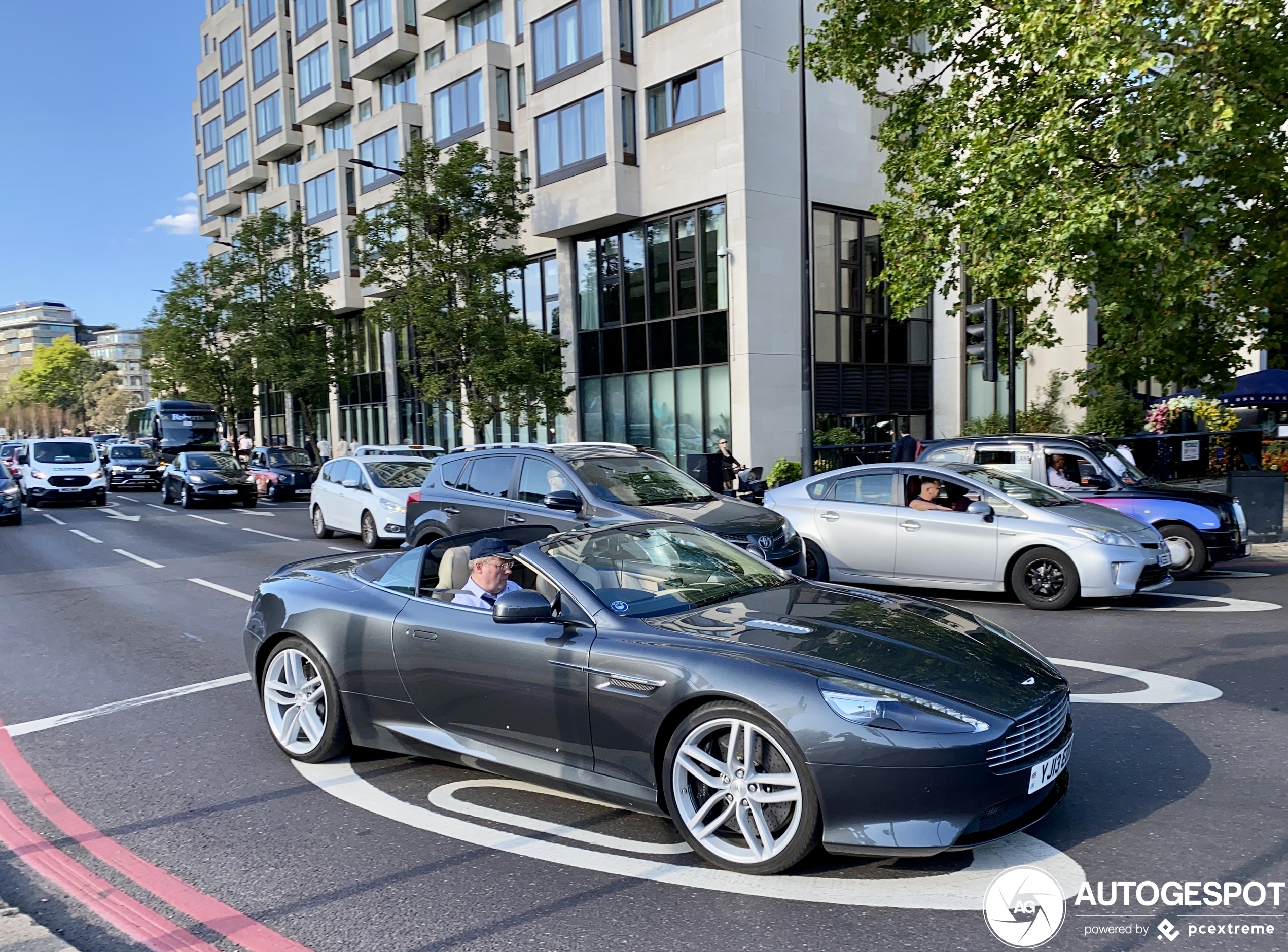 Aston Martin DB9 Volante 2013