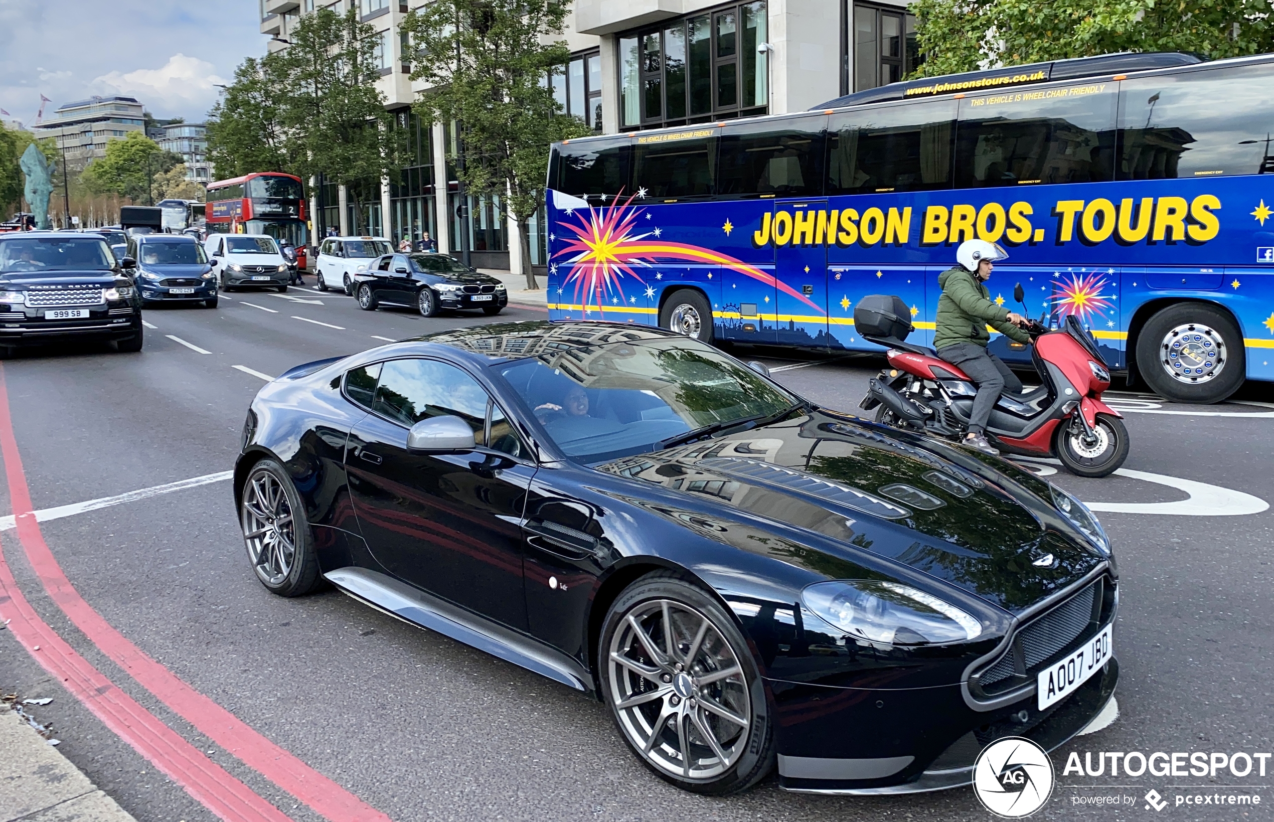 Aston Martin V12 Vantage S