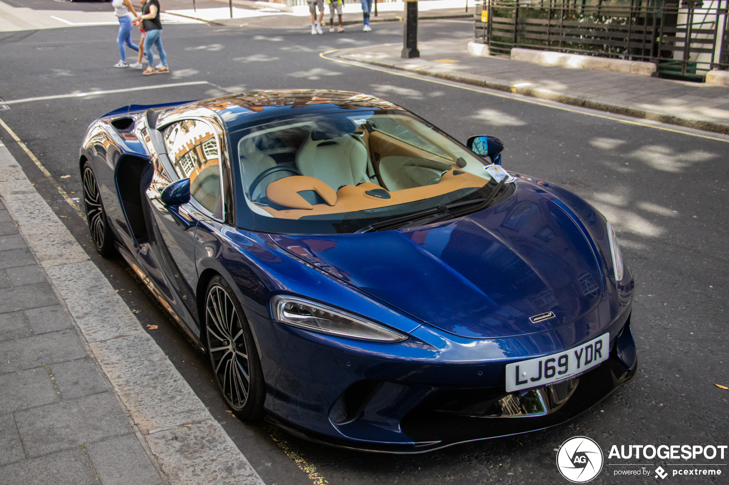 McLaren GT