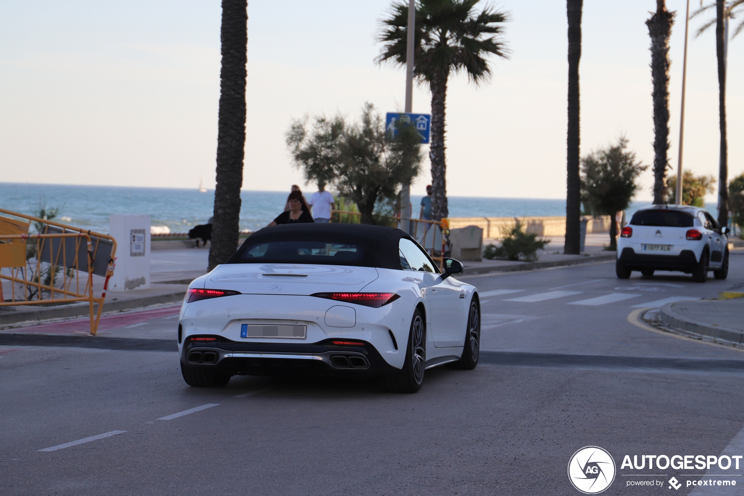 This Mercedes-AMG SL gets a plug in his ass