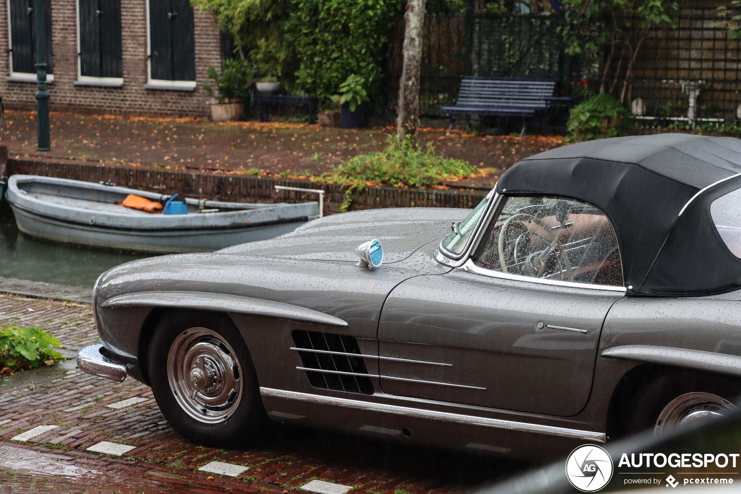 300SL Roadster houdt het niet droog