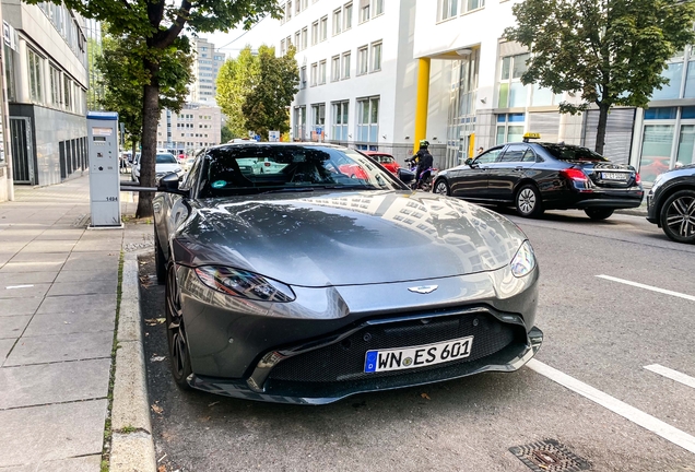 Aston Martin V8 Vantage 2018