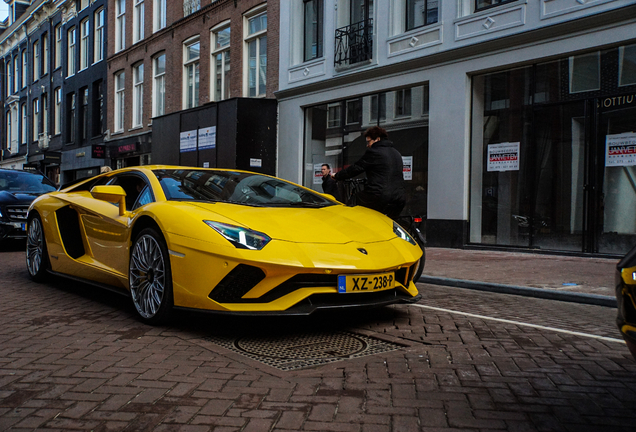 Lamborghini Aventador S LP740-4