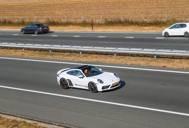 Porsche 992 Carrera 4S