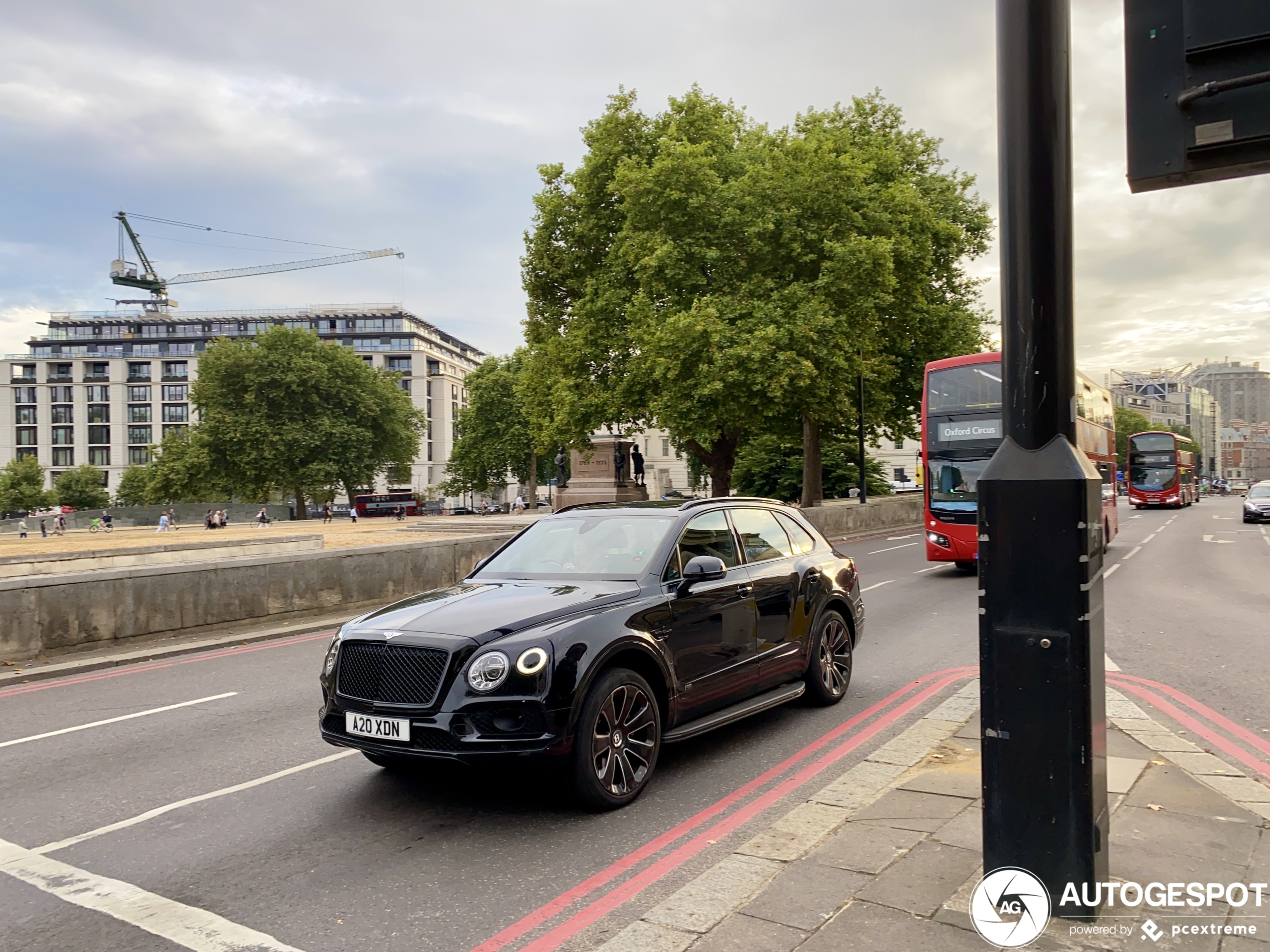 Bentley Bentayga V8 Design Series