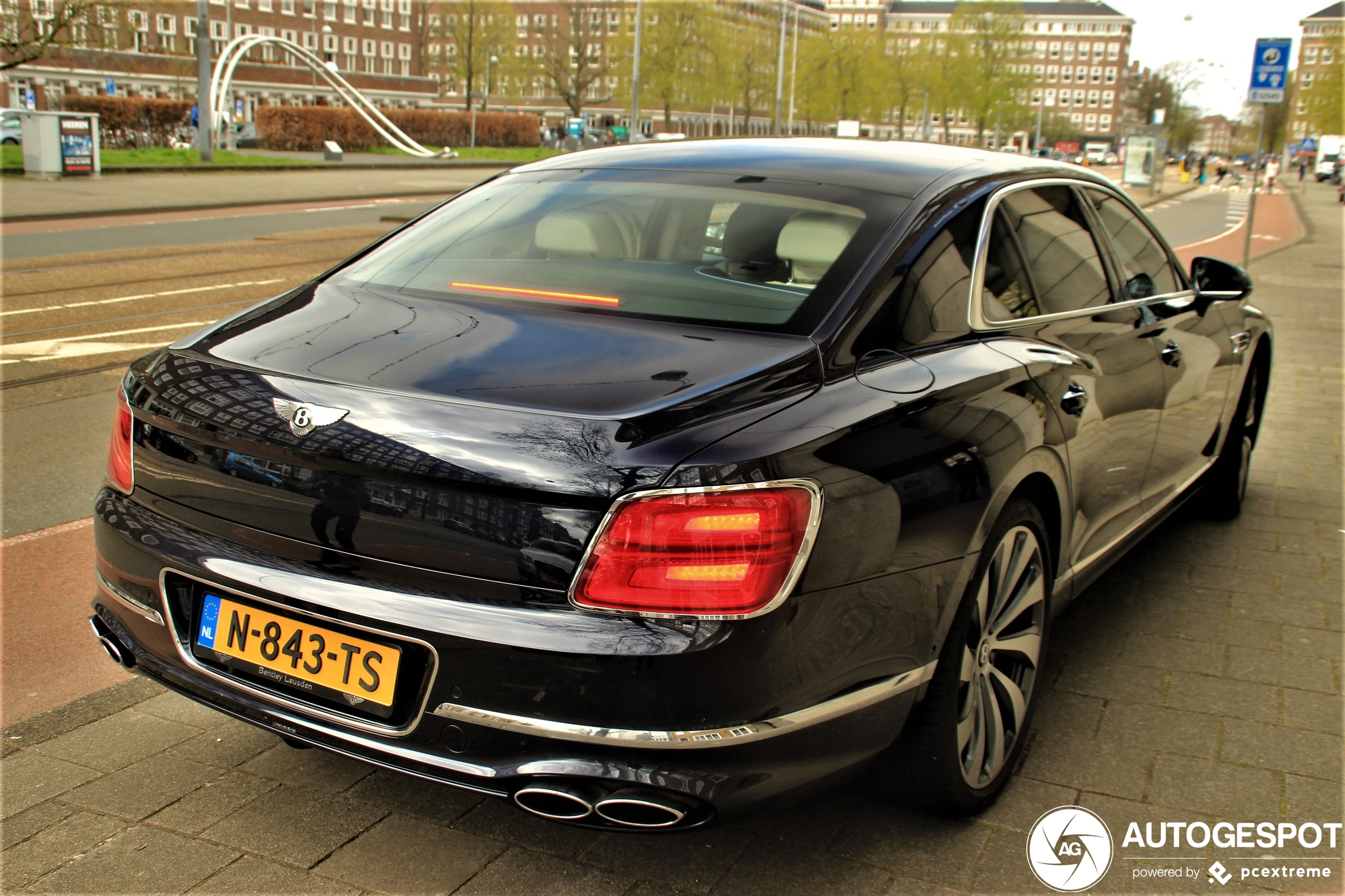 Bentley Flying Spur V8 2021