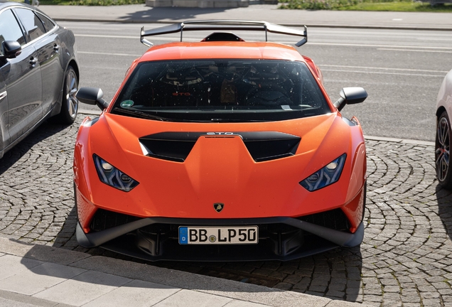 Lamborghini Huracán LP640-2 STO