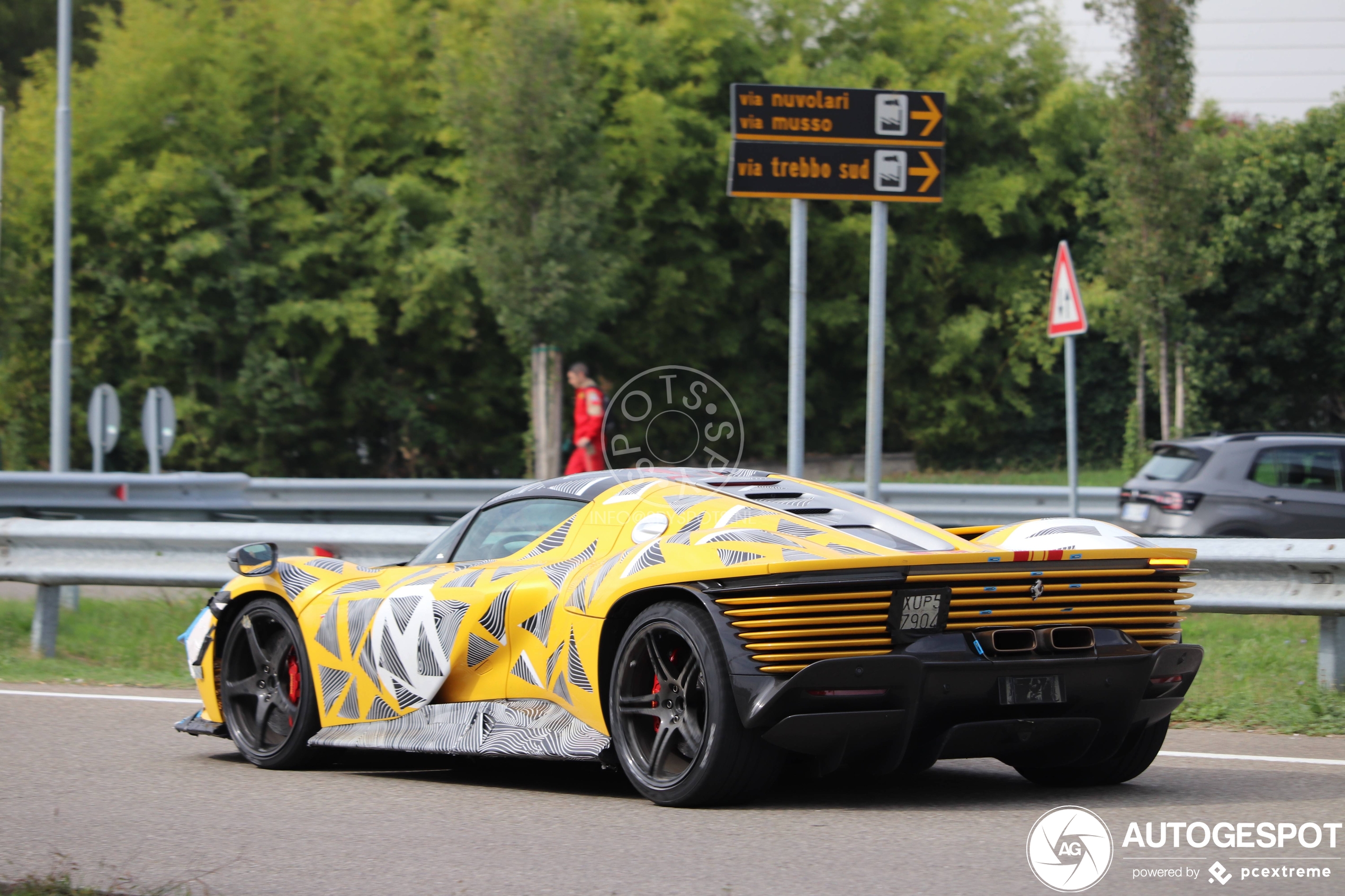 De laatste hand wordt aan de Ferrari Daytona SP3 gelegd