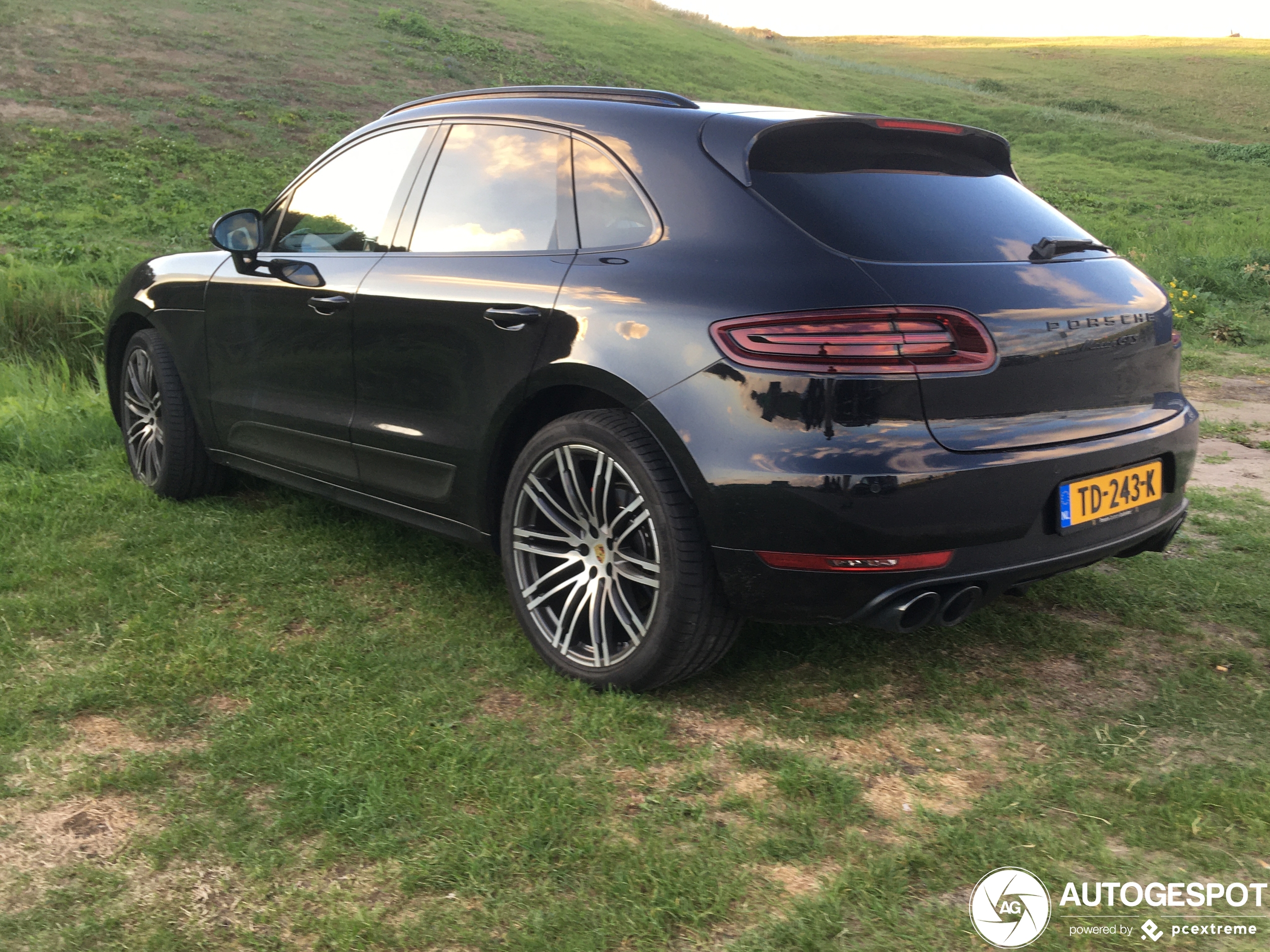 Porsche 95B Macan GTS