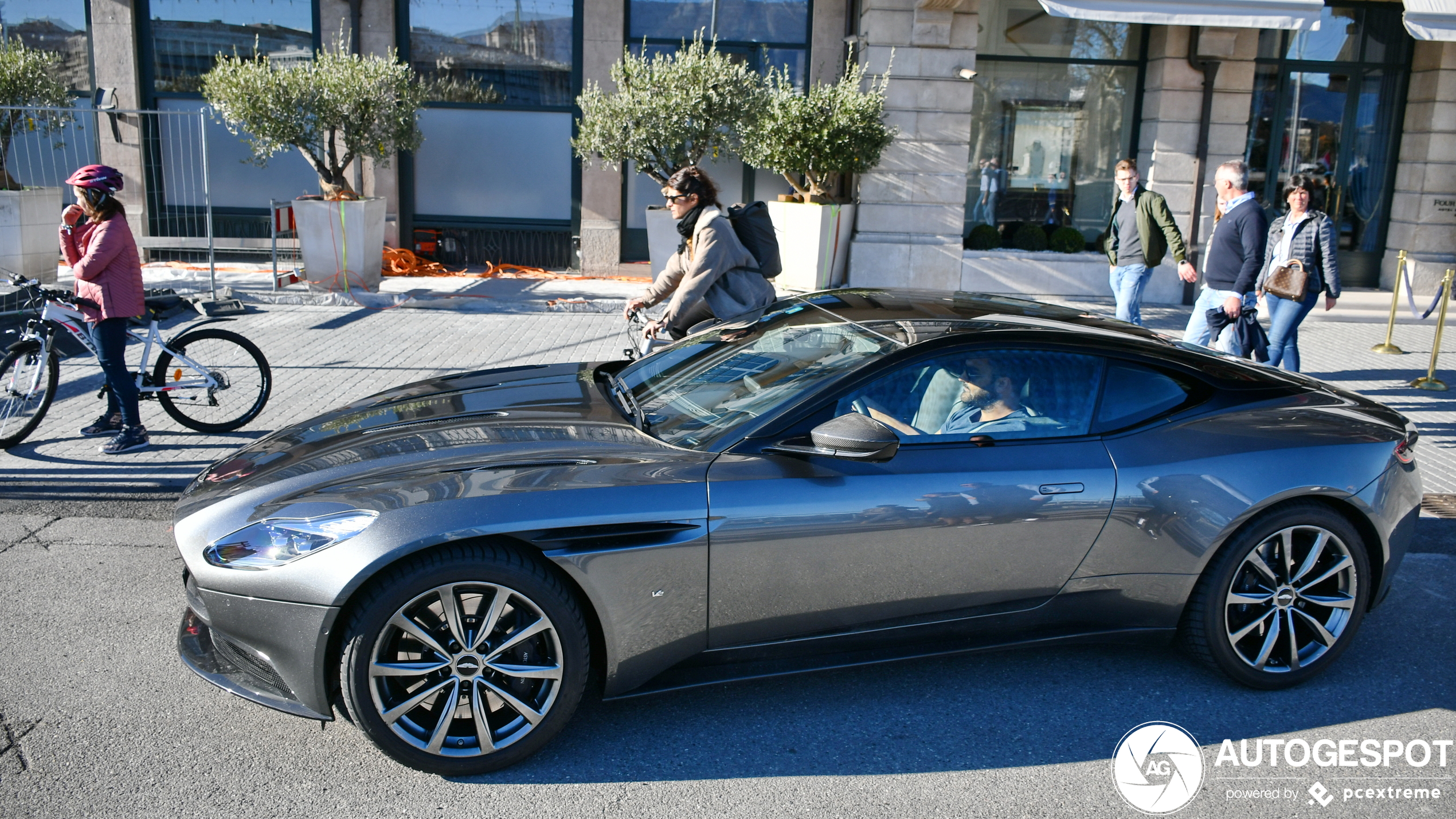 Aston Martin DB11