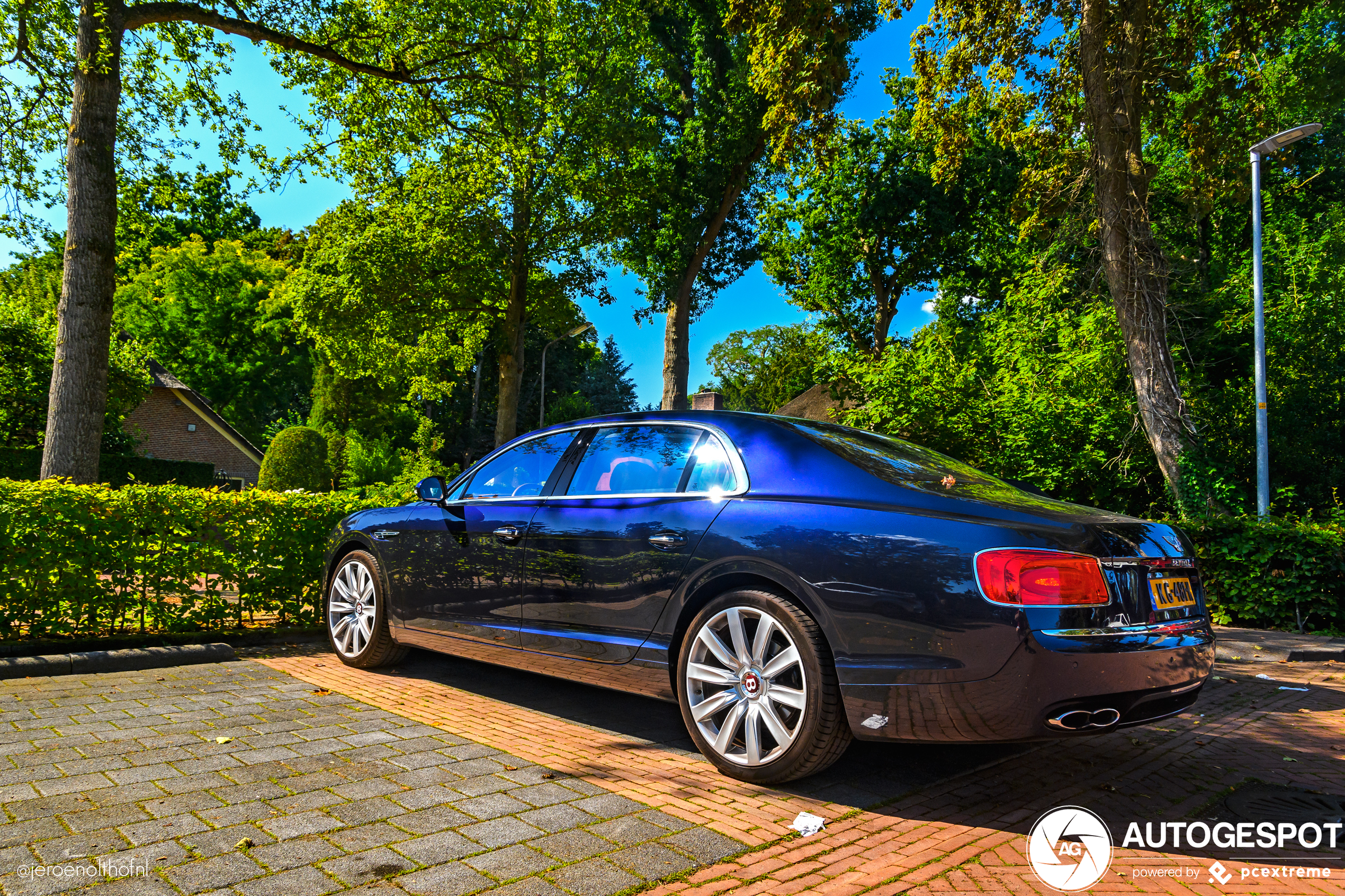 Bentley Flying Spur V8