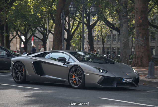 Lamborghini Aventador LP700-4