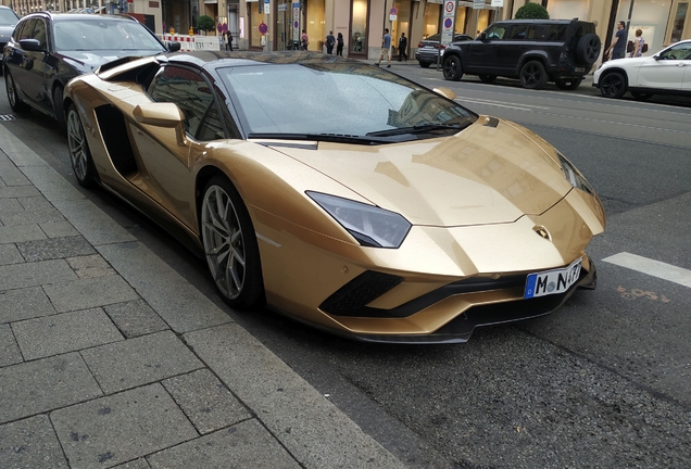 Lamborghini Aventador S LP740-4 Roadster