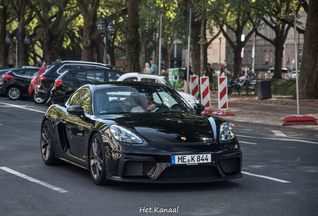 Porsche 718 Cayman GT4