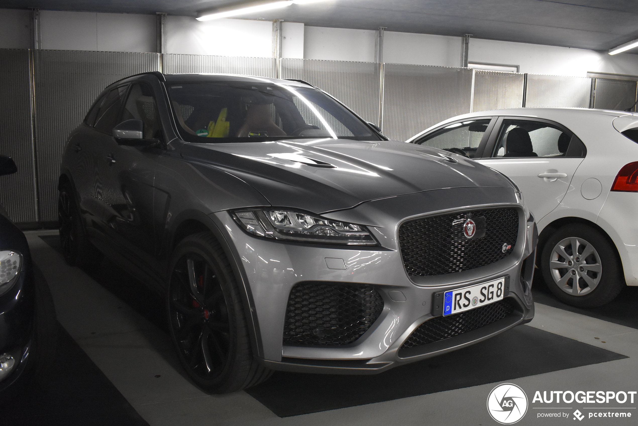 Jaguar F-PACE SVR