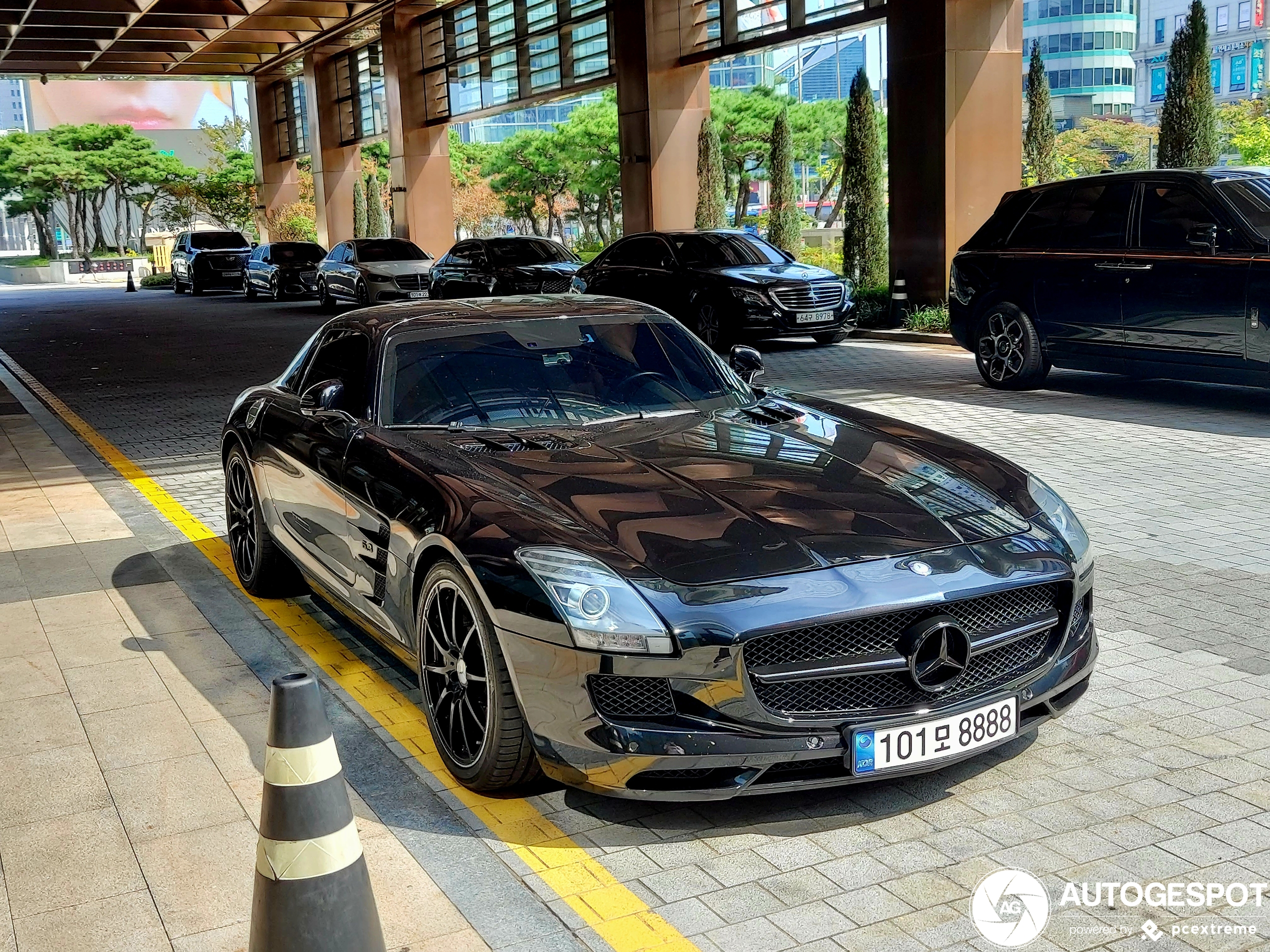 Mercedes-Benz SLS AMG