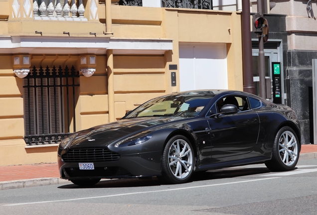 Aston Martin V12 Vantage