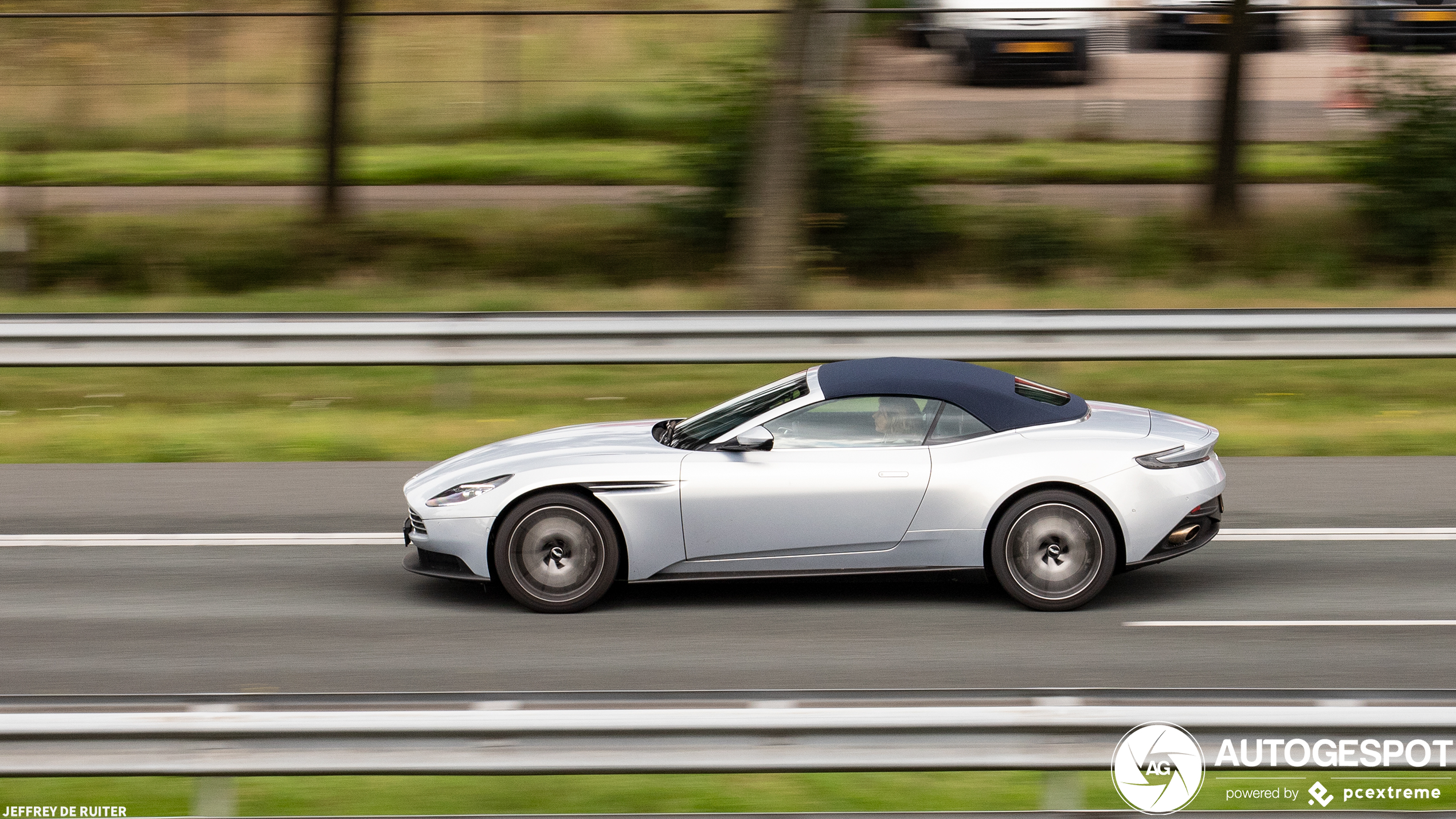 Aston Martin DB11 V8 Volante