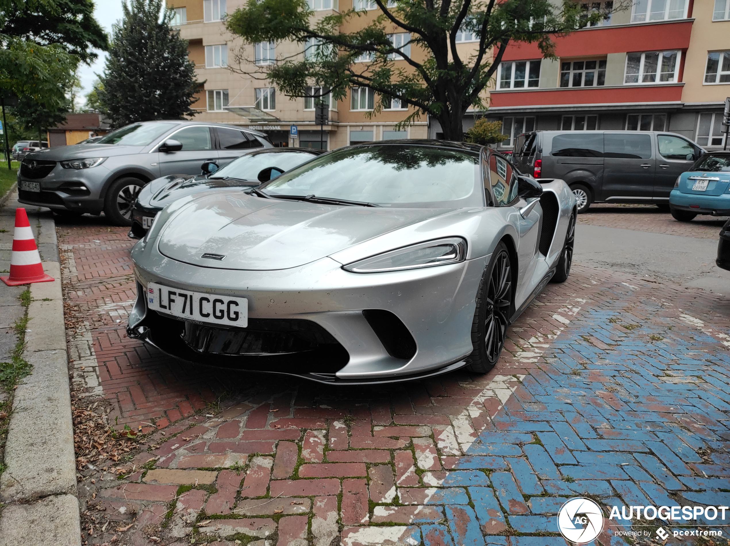 McLaren GT