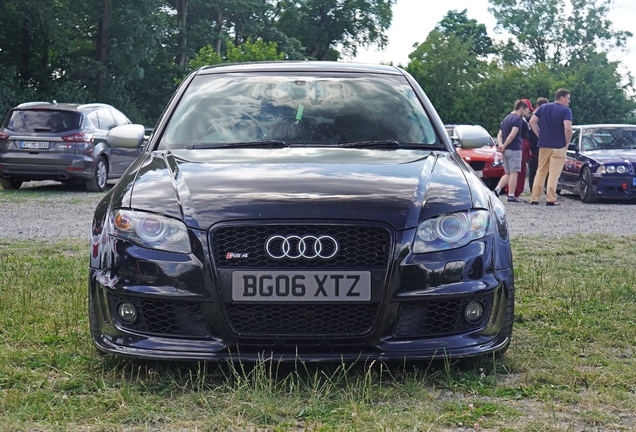 Audi RS4 Sedan