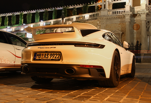 Porsche 992 Carrera 4 GTS