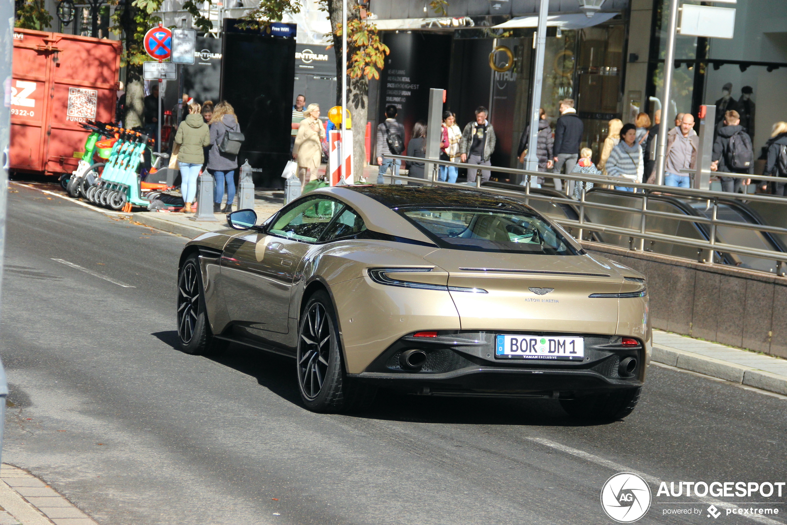 Aston Martin DB11