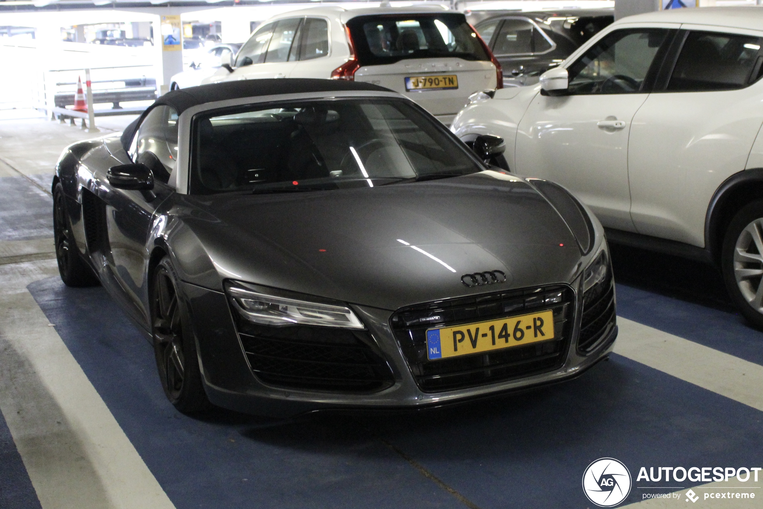 Audi R8 V8 Spyder 2013