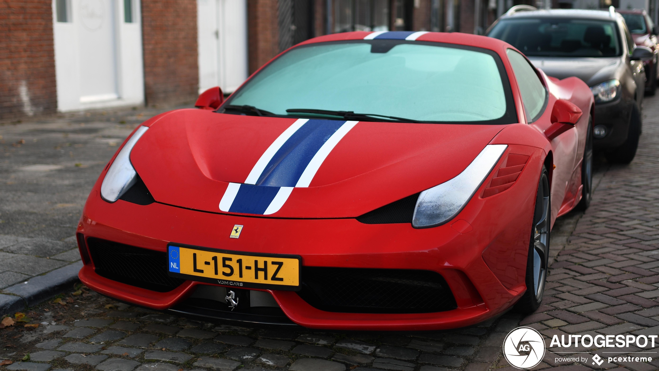 Ferrari 458 Speciale is bedekt met een vochtig laagje