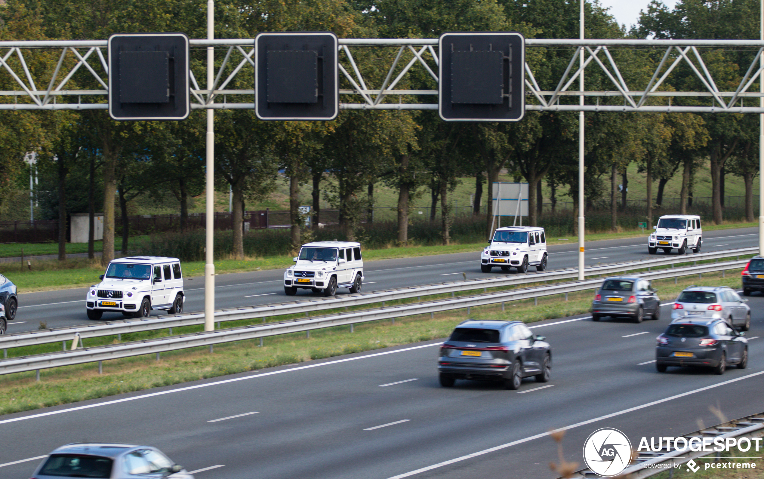 Heerlijke trouwstoet van Mercedes-Benz G 63 AMG's