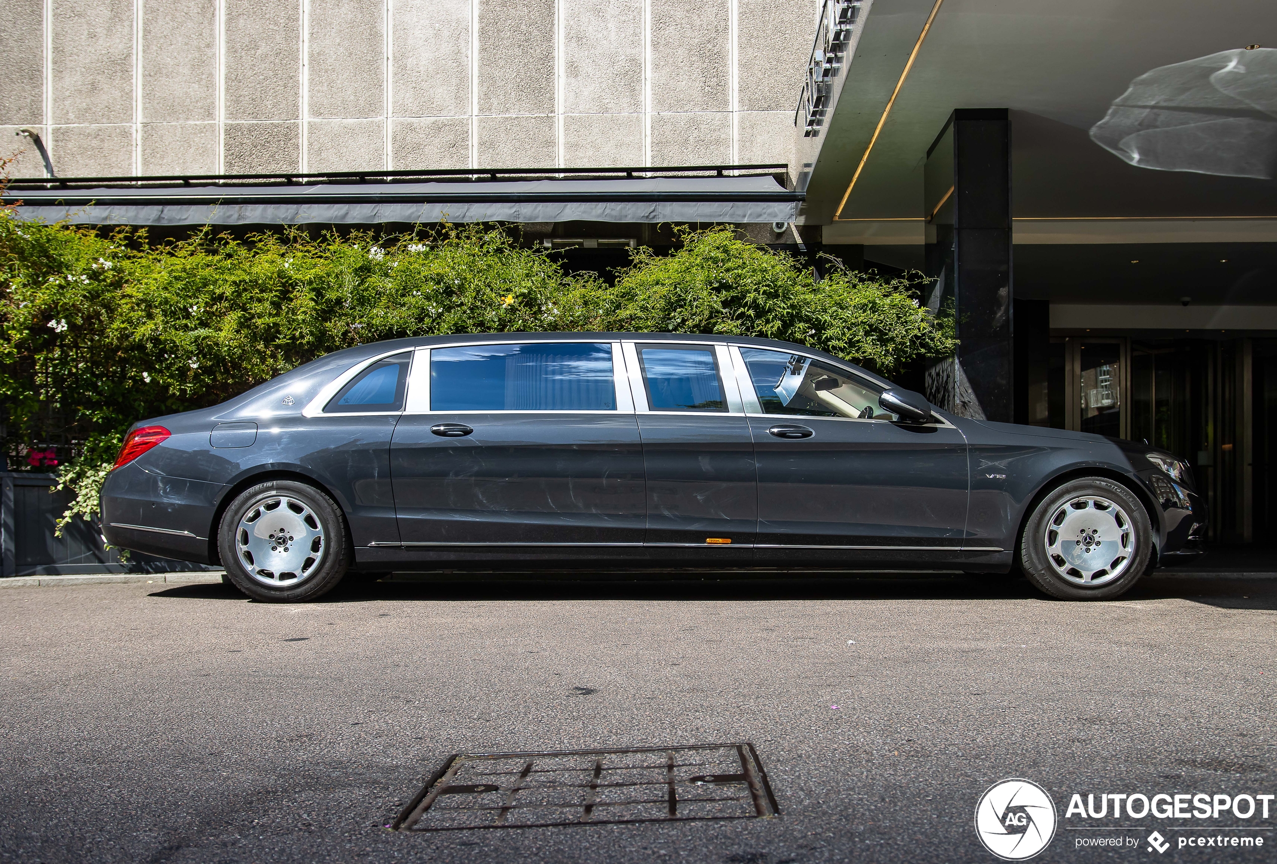 Mercedes-Maybach S 600 Pullman VV222