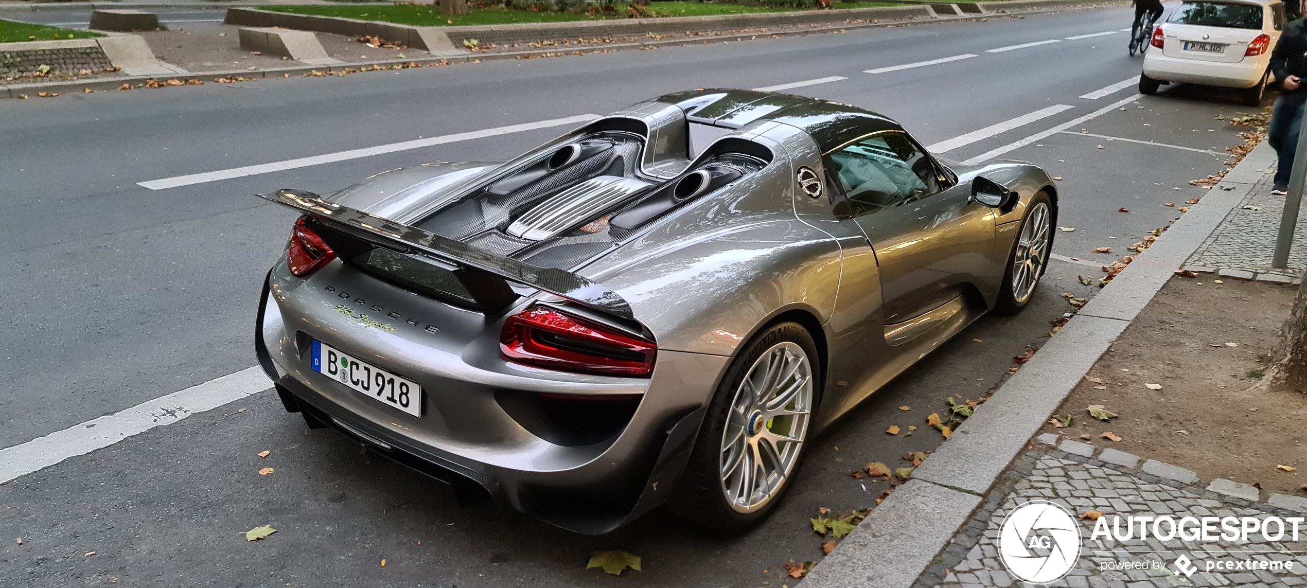 Porsche 918 Spyder Weissach Package