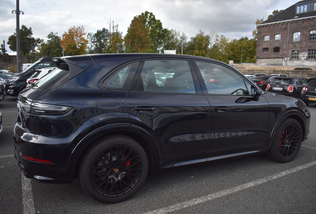 Porsche 9YA Cayenne GTS