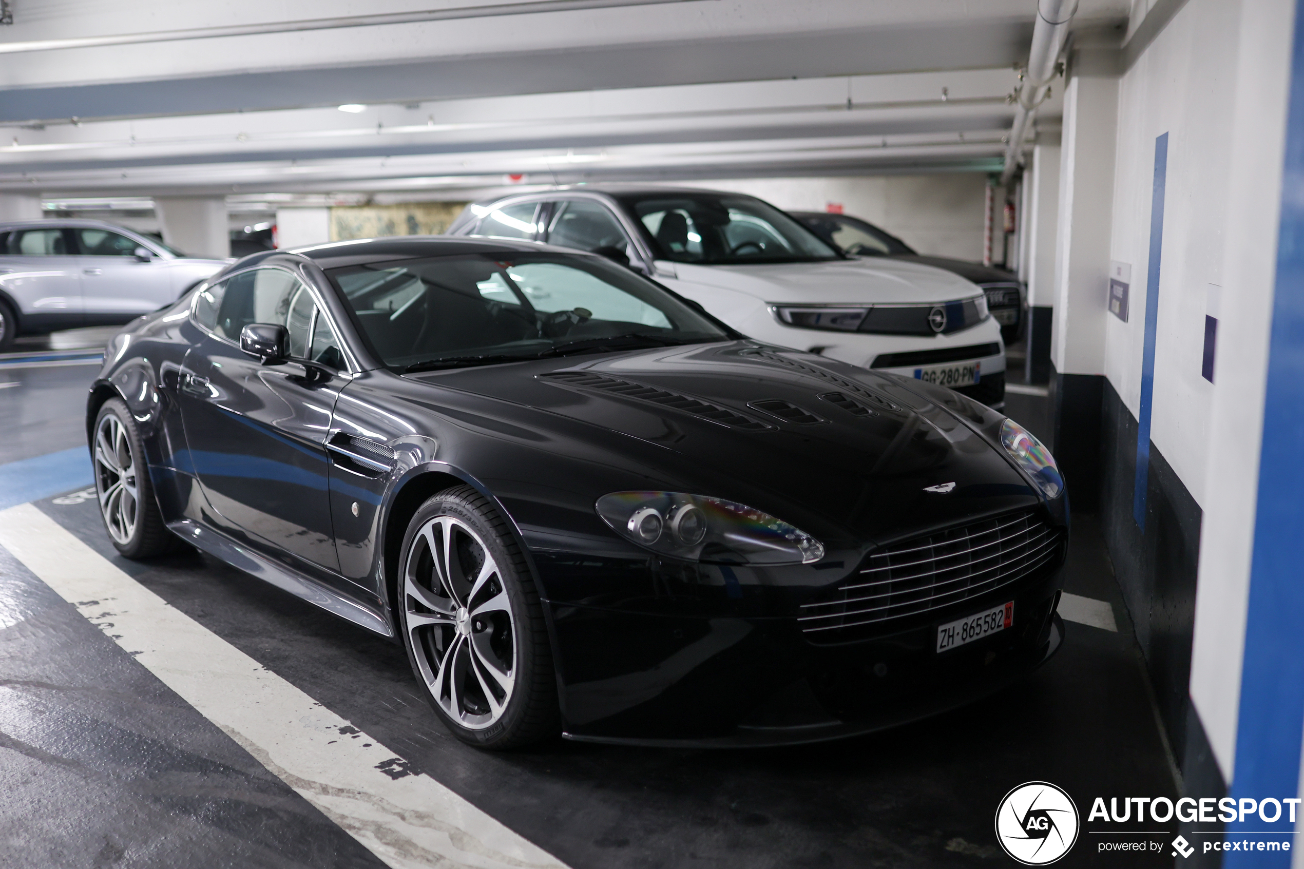 Aston Martin V12 Vantage