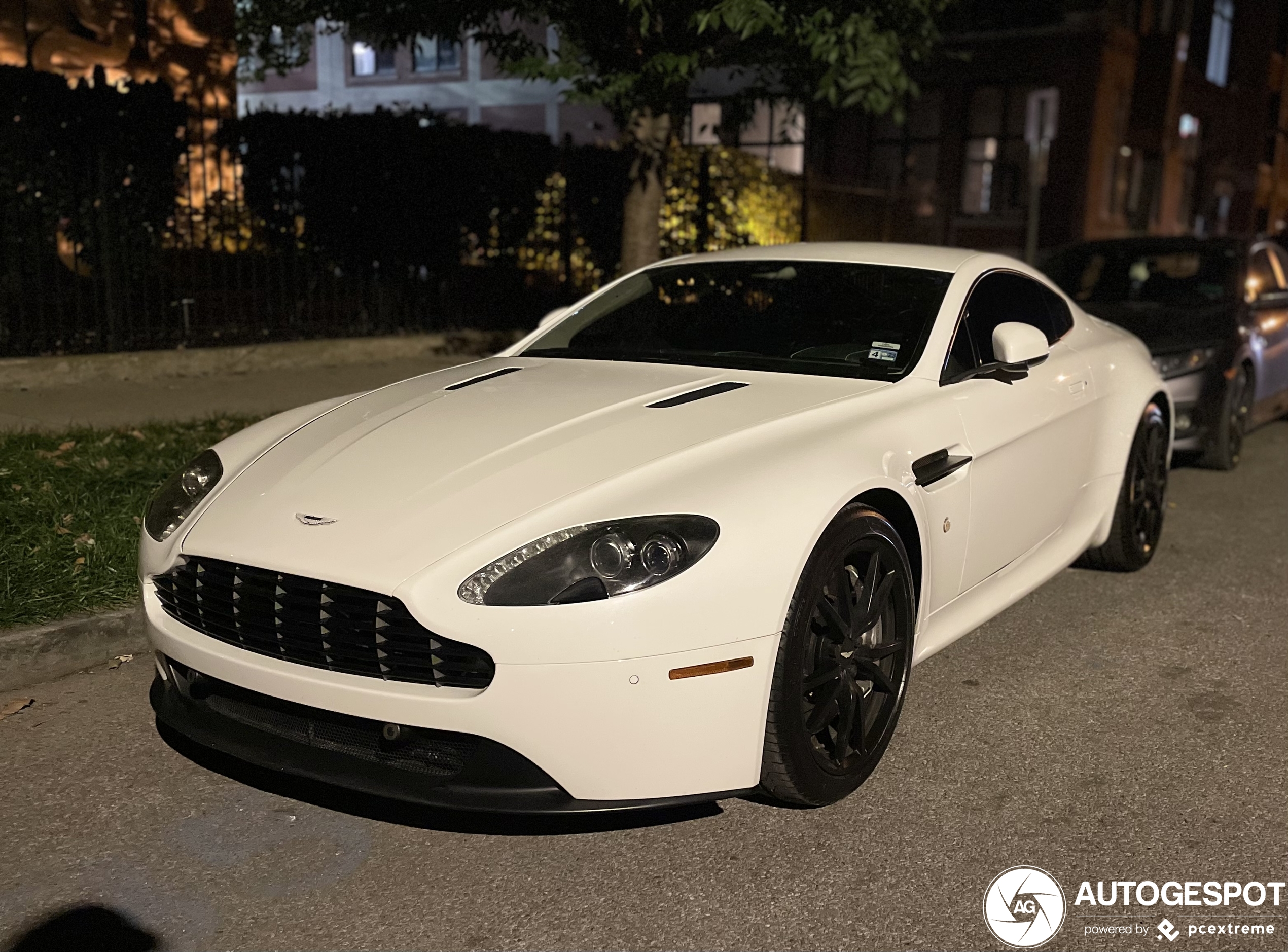 Aston Martin V8 Vantage 2012